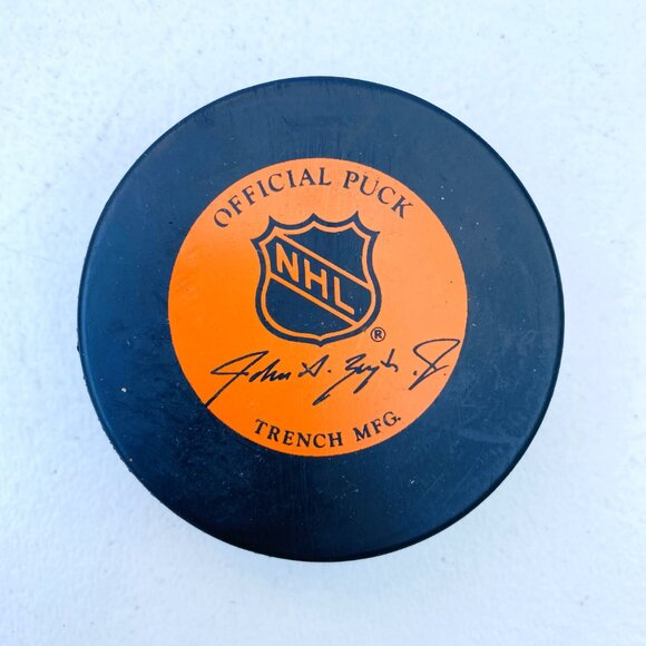 Vintage Washington Capitals NHL Official Game Hockey Puck by General Tire - Picture 2 of 4